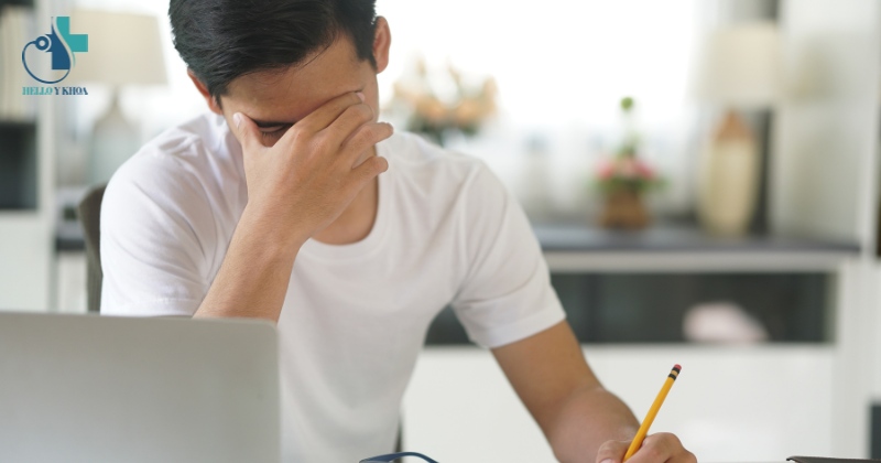 Rụng tóc ở nam giới tuổi 20 do stress