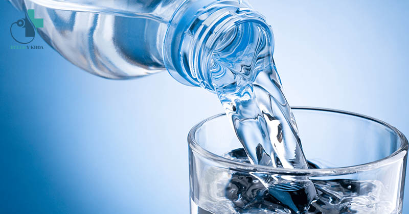 Uống nhiều nước chống lão hóa da tuổi 30